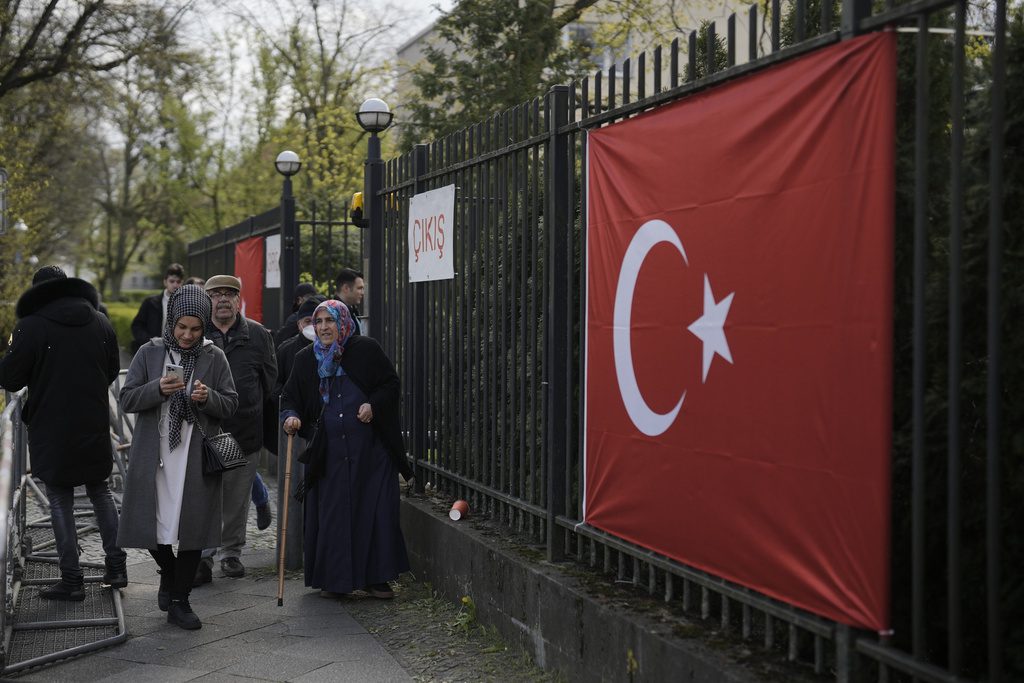 Τουρκικές εκλογές – Γερμανία: Άρχισε η ψηφοφορία των Τούρκων του εξωτερικού για τον β΄ γύρο