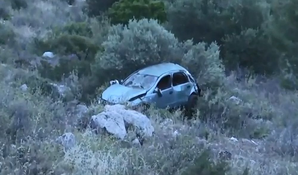 Σχιστό Κορυδαλλού: Αυτοκίνητο με τέσσερα άτομα έπεσε σε γκρεμό – Δύο παιδιά στο νοσοκομείο (Video)