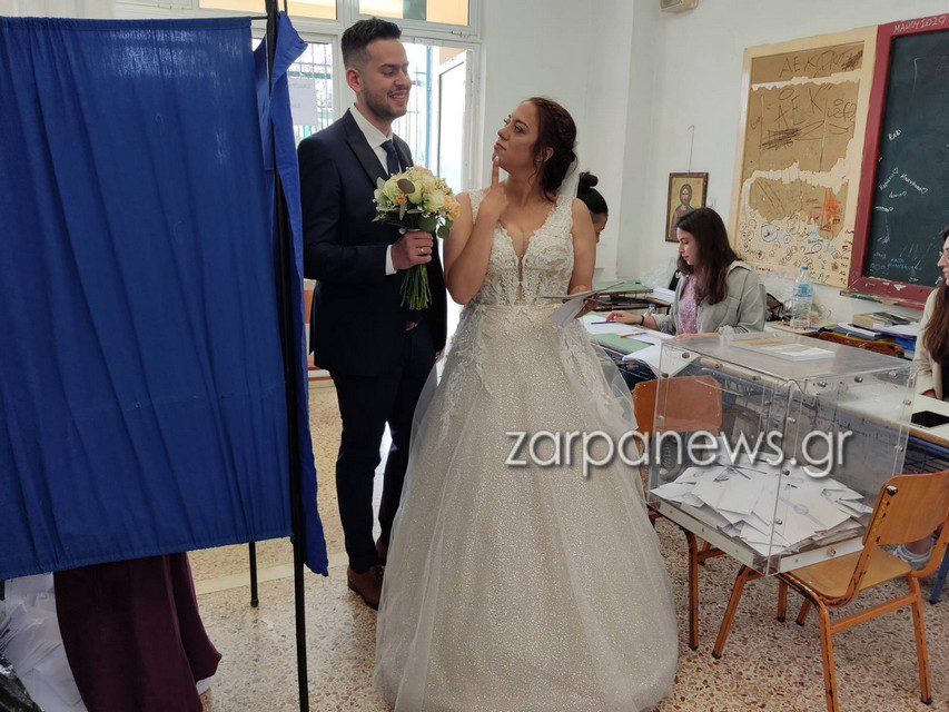 Κρήτη: Από την εκκλησία στην κάλπη – «Αφού παντρευτήκαμε, δεν πάμε και να ψηφίσουμε τώρα;» (Photo-Video)