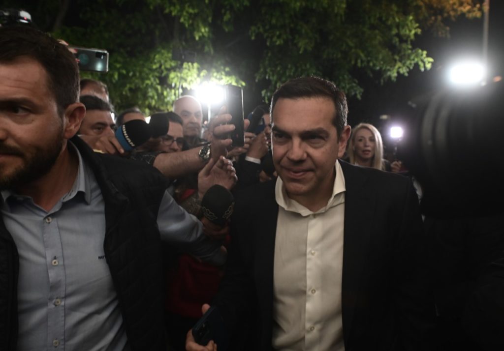 Στα γραφεία του ΣΥΡΙΖΑ ο Αλέξης Τσίπρας (Video)