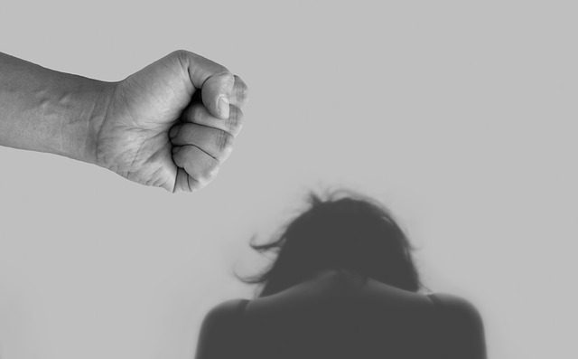 «Καλπάζει» η ενδοοικογενειακή βία με θύματα γυναίκες: Πάνω από 3.100 περιστατικά έως τον Απρίλιο