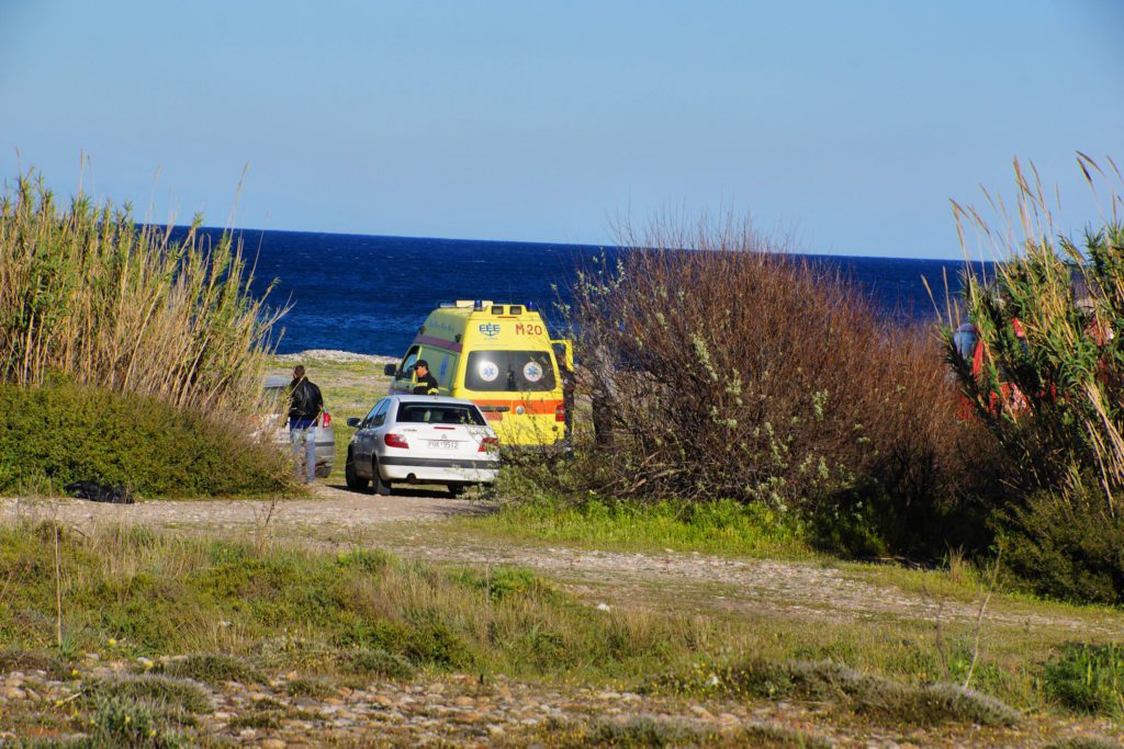Θάσος: Τουρίστρια πέθανε σε παραλία περιμένοντας ασθενοφόρο – Αντιδράσεις από τουρίστες για αξιοπρεπείς ιατρικές συνθήκες