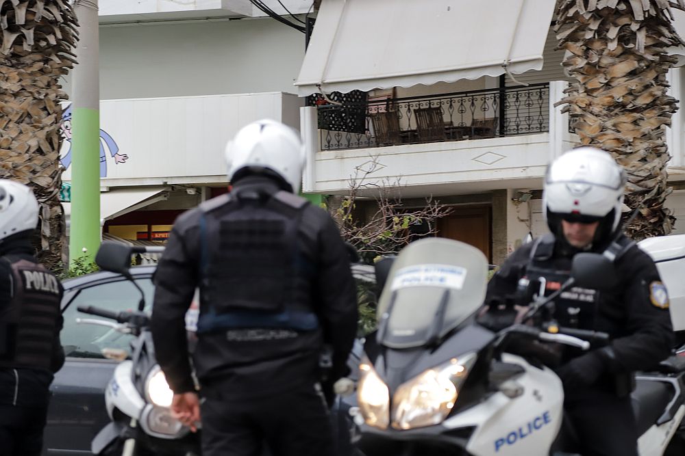 Καταδίωξη στη Θεσσαλονίκη: Αστυνομικός τραυματίστηκε σοβαρά
