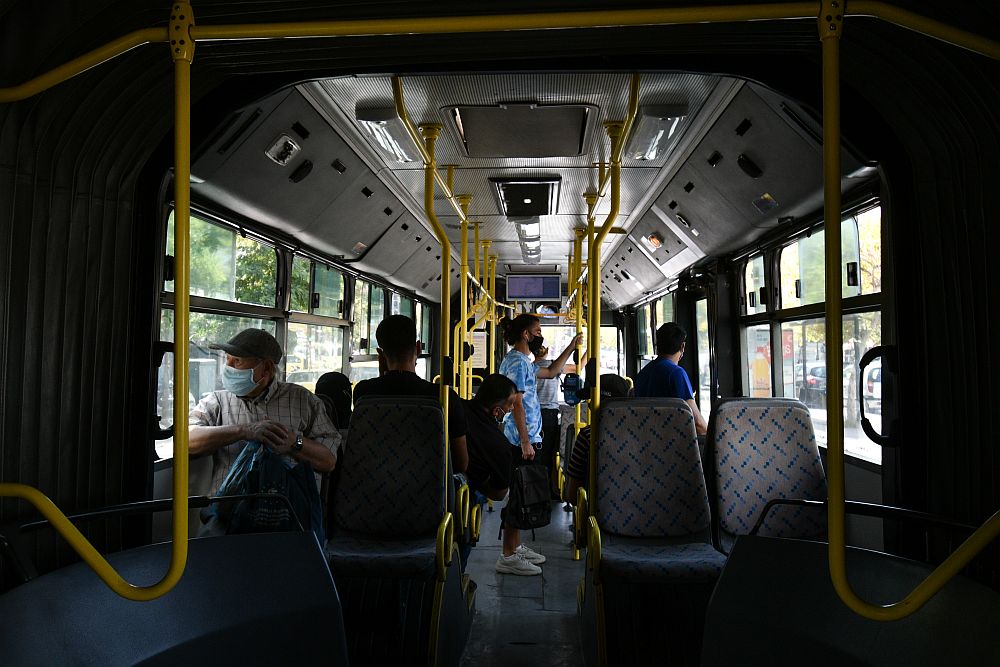 Κυβέρνηση Μητσοτάκη: Ανοίγει την πόρτα σε ιδιώτες για τα λεωφορεία Ανατολικής και Δυτικής Αττικής