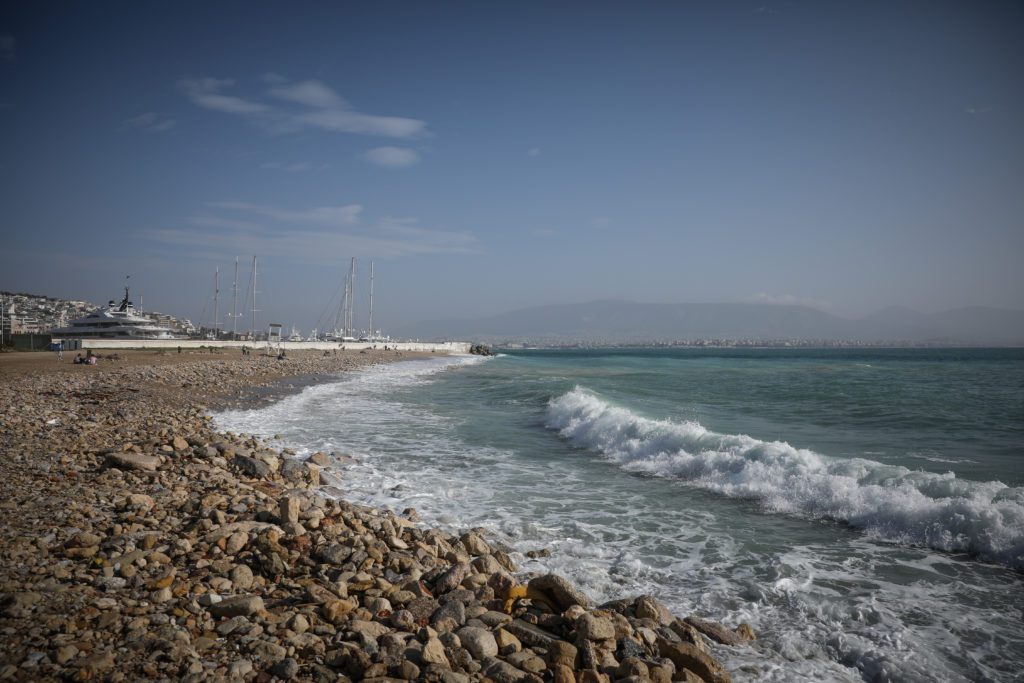 Σοκ στον Πειραιά: 17χρονη καταγγέλλει απόπειρα βιασμού της στην παραλία της Φρεαττύδας