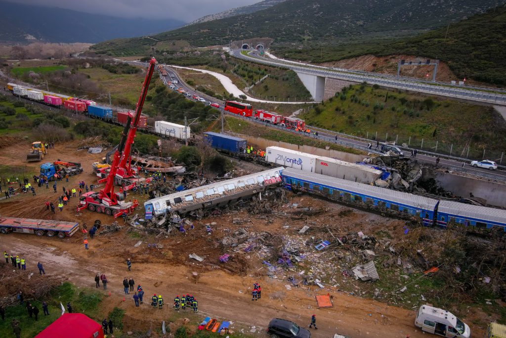 Τέμπη: Στη Βουλή η δικογραφία της Ευρωπαϊκής Εισαγγελίας για το σκάνδαλο στα τρένα – Σκόνταψε σε πολιτικά πρόσωπα