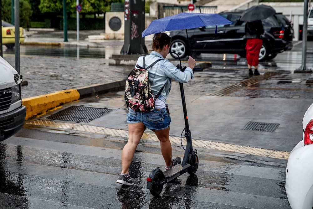 Αλλάζει ο καιρός από Δευτέρα – Πτώση της θερμοκρασίας και τοπικές μπόρες