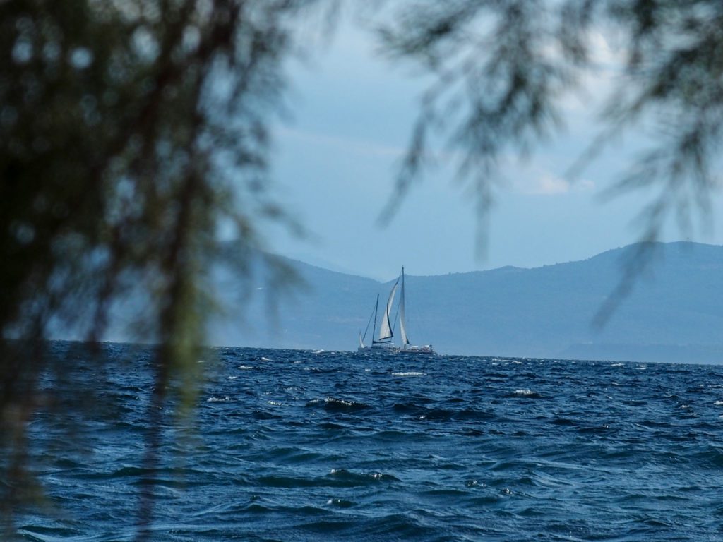 Καιρός: Καμπανάκι για «φθινοπωρινές εφόδους» το Σαββατοκύριακο και μετά… καλοκαίρι