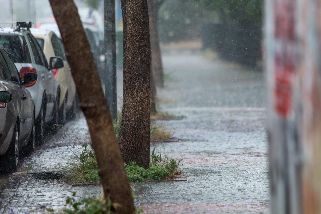 Κακοκαιρία στην Αττική: Κεραυνοί και σφοδρές βροχοπτώσεις στην Αθήνα