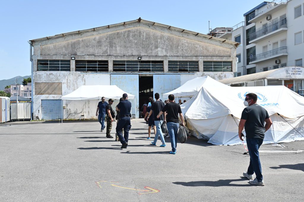 Ναυάγιο στην Πύλο: 27 διασωθέντες νοσηλεύονται στην Καλαμάτα – Ένα άτομο με οξεία νεφρική ανεπάρκεια (Video)