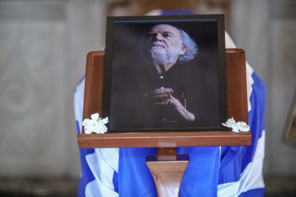 Κηδεία Γιάννη Μαρκόπουλου: Συγκίνηση στο τελευταίο αντίο στον σπουδαίο συνθέτη (Photos)