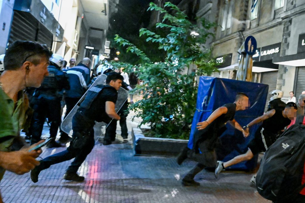 Αθήνα – Συλλαλητήριο για το ναυάγιο στην Πύλο: 26 προσαγωγές μετά από άγρια επίθεση των ΜΑΤ (Photos-Video)