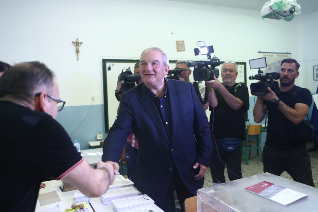 Θεσσαλονίκη: Ψήφισε ο πρώην πρωθυπουργός Κ. Καραμανλής
