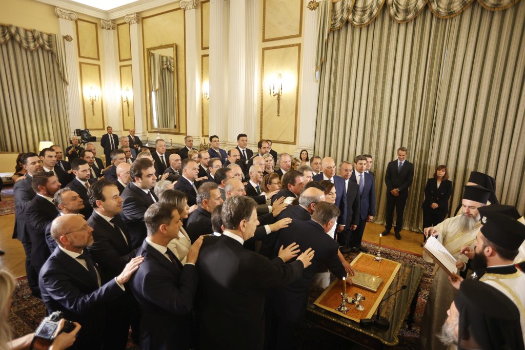 Ακραία φιλελεύθερη η κυβέρνηση Μητσοτάκη αλλά με πολιτικό όρκο μόνο ο Τσακλόγλου