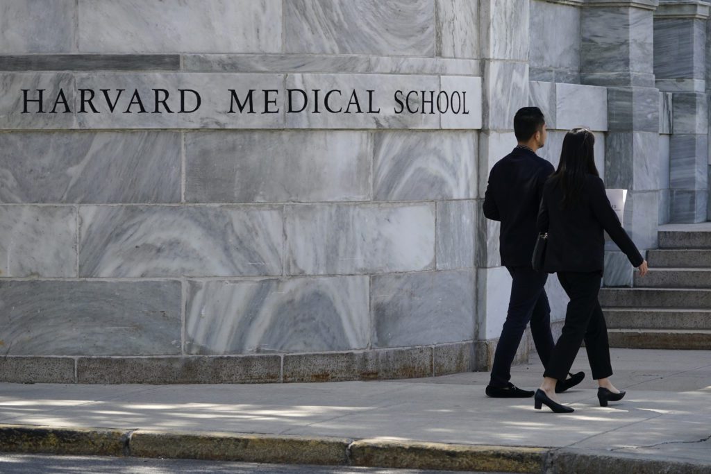ΗΠΑ: Δίωξη για εμπορία οργάνων στον διευθυντή του νεκροτομείου της Ιατρικής σχολής του Χάρβαρντ