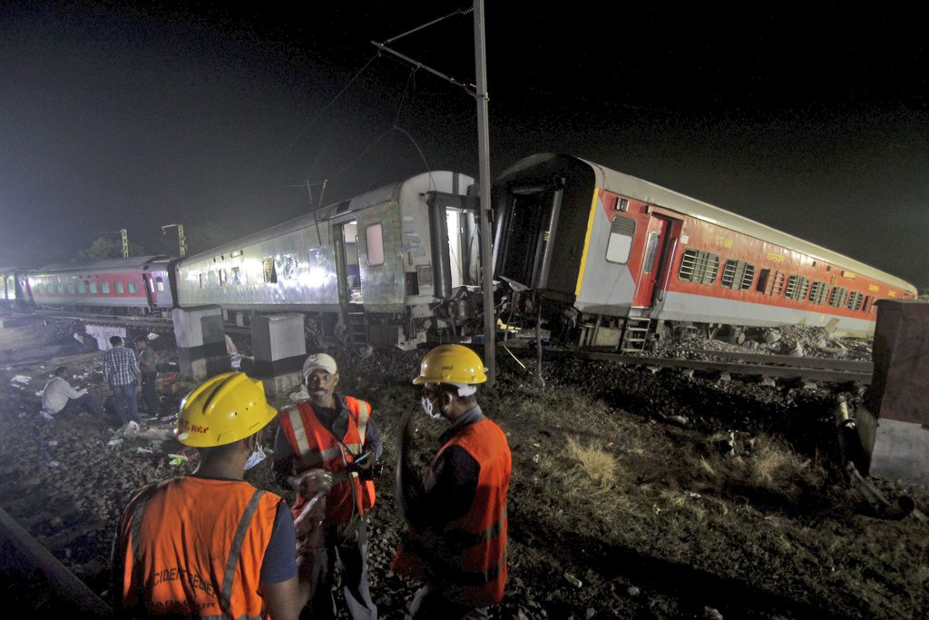 Ινδία: Τους 288 έχουν φτάσει οι νεκροί μετά τη σύγκρουση τρένων – συνεχίζονται οι έρευνες για εγκλωβισμένους