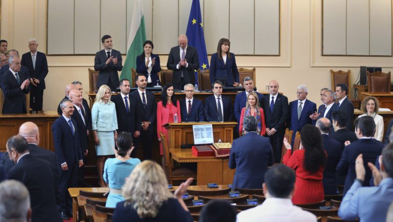Βουλγαρία: Υπερψηφίστηκε η κυβέρνηση συνασπισμού των δυο μεγαλύτερων κομμάτων
