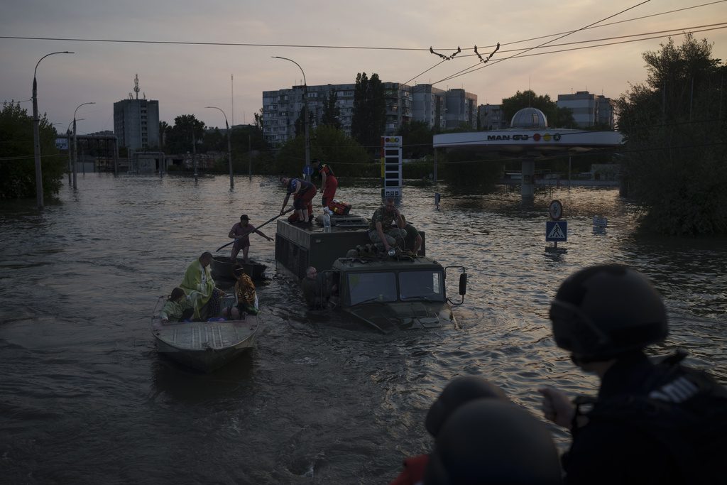 Διεθνής Τύπος: Νέα δεδομένα στην Ουκρανία μετά το πλήγμα στο φράγμα