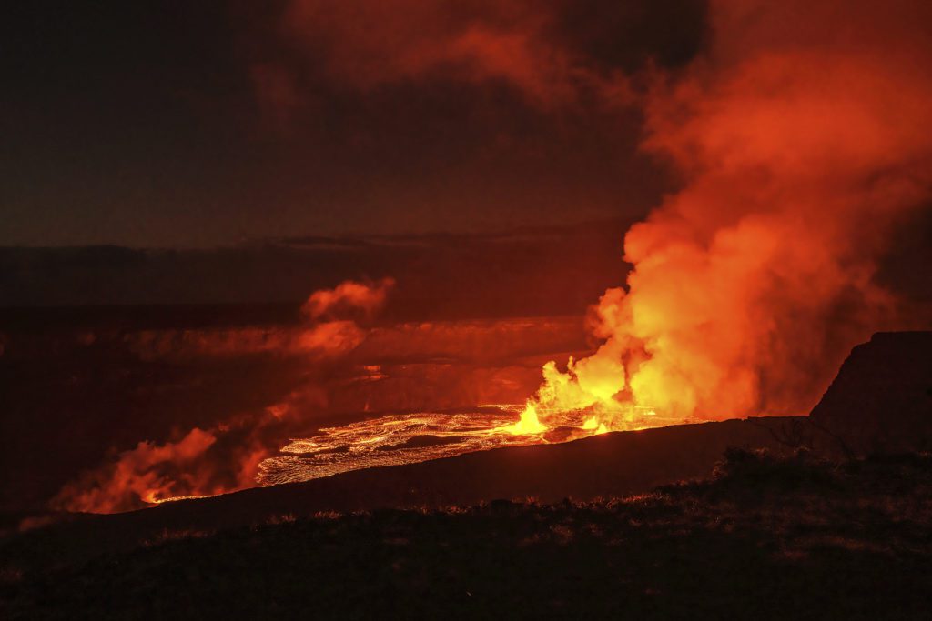 Εξερράγη το ηφαίστειο Κιλαουέα στη Χαβάη (Photos)