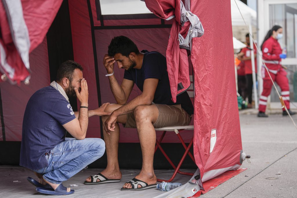 Nαυάγιο-Πύλος: Εγκλημα αλά Φαρμακονήσι περιγράφουν οι διασωθέντες – «Το Λιμενικό έσπρωχνε το αλιευτικό στην Ιταλία»