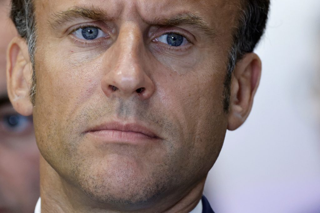Γαλλία: Εσπευσμένα στο Παρίσι ο Μακρόν – Πιέσεις να κηρυχθούν περιοχές σε κατάσταση έκτακτης ανάγκης