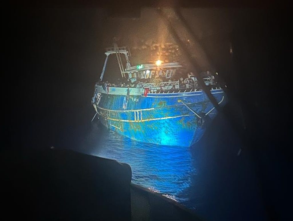 Ναυάγιο στην Πύλο: Νέα φωτογραφία από το ασφυκτικά γεμάτο πλοίο πριν βυθιστεί (Photos)