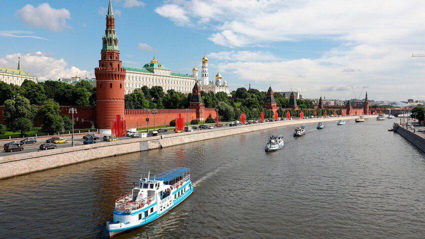 Μόσχα: Ανεστάλη η ναυσιπλοΐα στον ποταμό Μόσχοβα