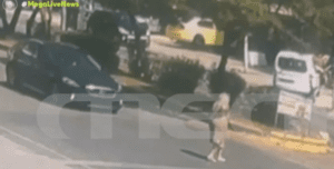 Σοκάρει βίντεο με αυτοκίνητο που παρέσυρε και σκότωσε ηλικιωμένη στη Νίκαια