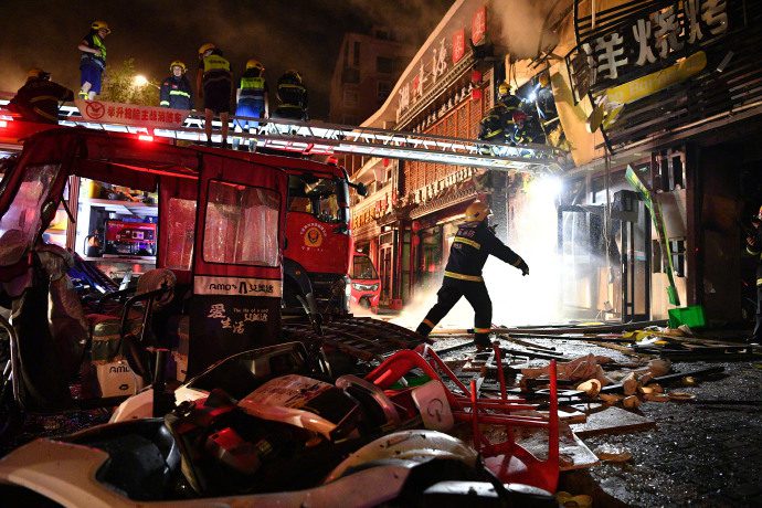 Κίνα: Τραγωδία στην πόλη Γιντσουάν – Τουλάχιστον 31 νεκροί από έκρηξη σε εστιατόριο (Video)