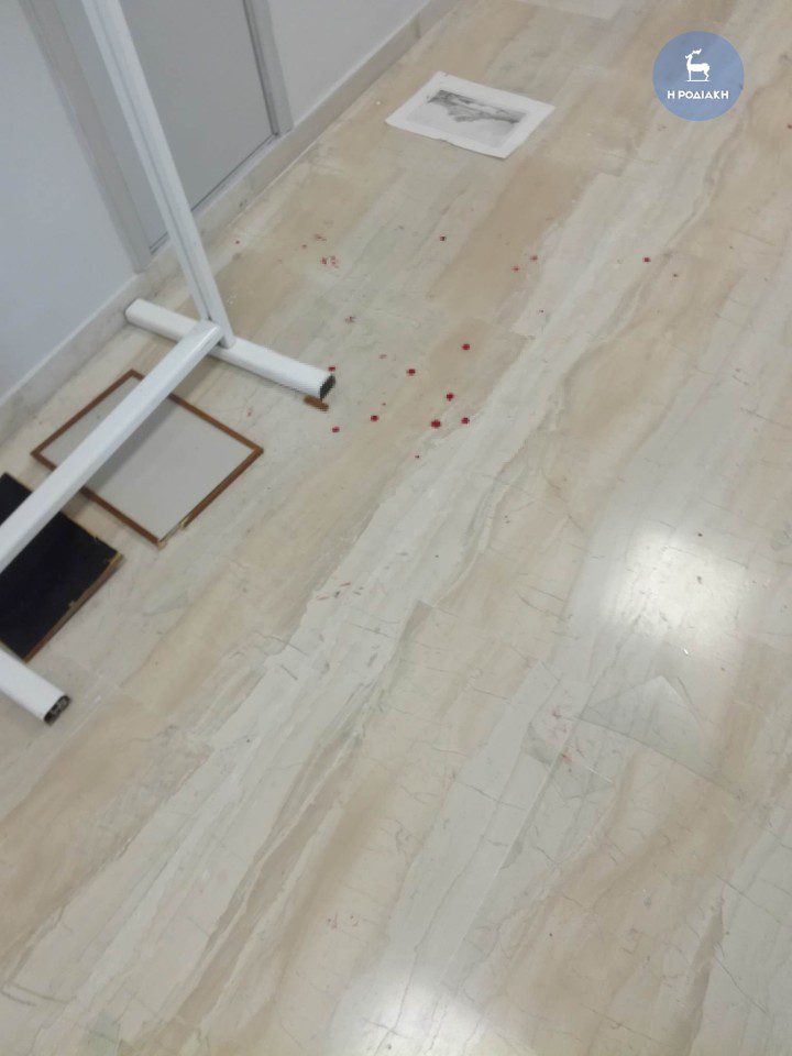 Άγρια συμπλοκή στο Κτηματολόγιο της Ρόδου: Υπάλληλος και πολίτης πιάστηκαν στα χέρια (Photos-Video)