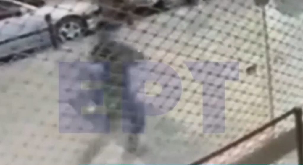Κουκάκι: Βίντεο ντοκουμέντο από την καταδρομική επίθεση σε ΑΤΜ και σούπερ μάρκετ – 9 προσαγωγές (Video)