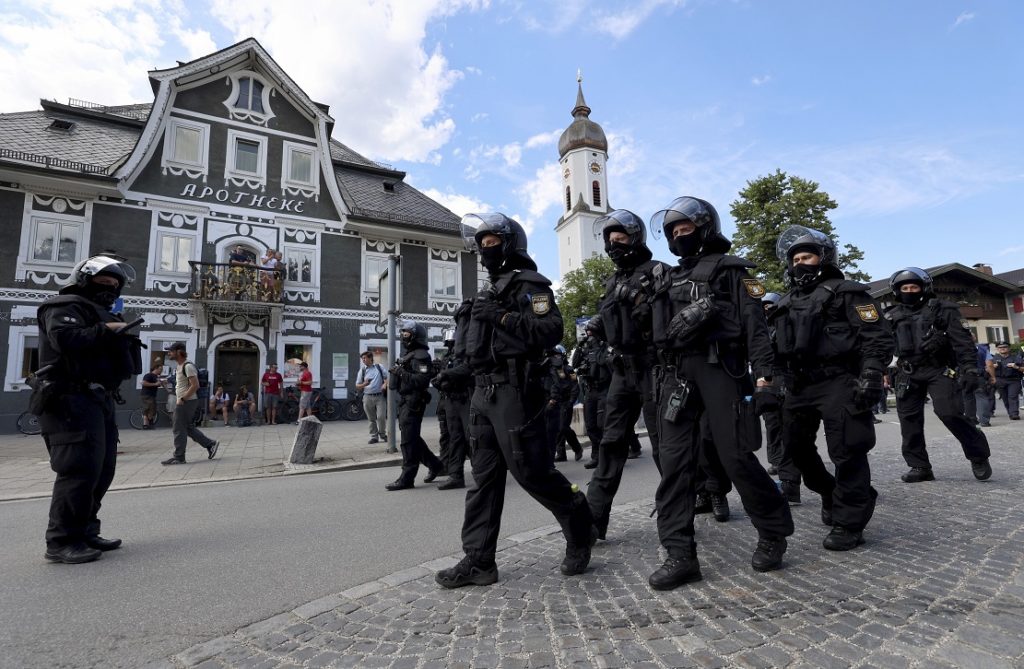 Γερμανία: Έφοδοι της αστυνομίας σε σπίτια μελών της νεοναζιστικής οργάνωσης «Πολίτες του Ράιχ»