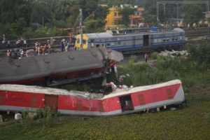 Ινδία &#8211; σύγκρουση τρένων: Σχεδόν 300 νεκροί και 900 τραυματίες &#8211; Συγκλονίζουν οι μαρτυρίες
