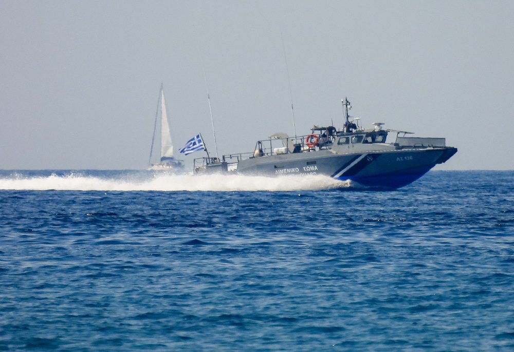 Διασώθηκαν 63 μετανάστες που επέβαιναν σε ακυβέρνητο σκάφος στο ακρωτήριο Ταίναρο