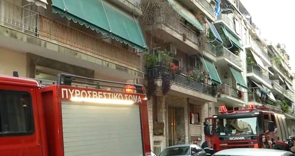 Φωτιά σε διαμέρισμα στο κέντρο της Αθήνας – Ένας άνδρας νεκρός (Video)
