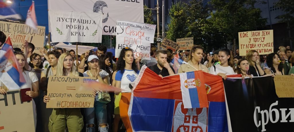 Σερβία: Νέες διαδηλώσεις χιλιάδων πολιτών κατά της βίας (Photo/Video)