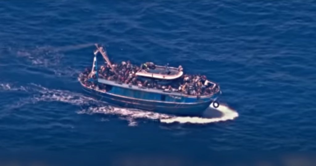 Ναυάγιο στην Πύλο: Αίτημα για ανέλκυση του πλοίου και ανάσυρση των σορών κατέθεσαν συγγενείς αγνοουμένων