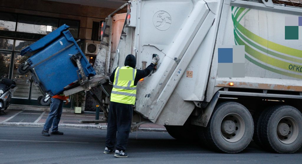 Εργατικό ατύχημα στη Θεσσαλονίκη: Αυτοκίνητο έπεσε πάνω σε απορριμματοφόρο – Τραυματίστηκε 62χρονη