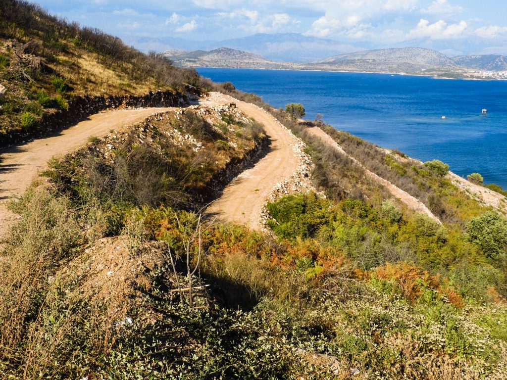 Όχι μόνο κάηκε ο Ερημίτης όπως είχε προβλέψει ο Μητσοτάκης, αλλά του έδωσε και άδεια για ξενοδοχειακή μονάδα