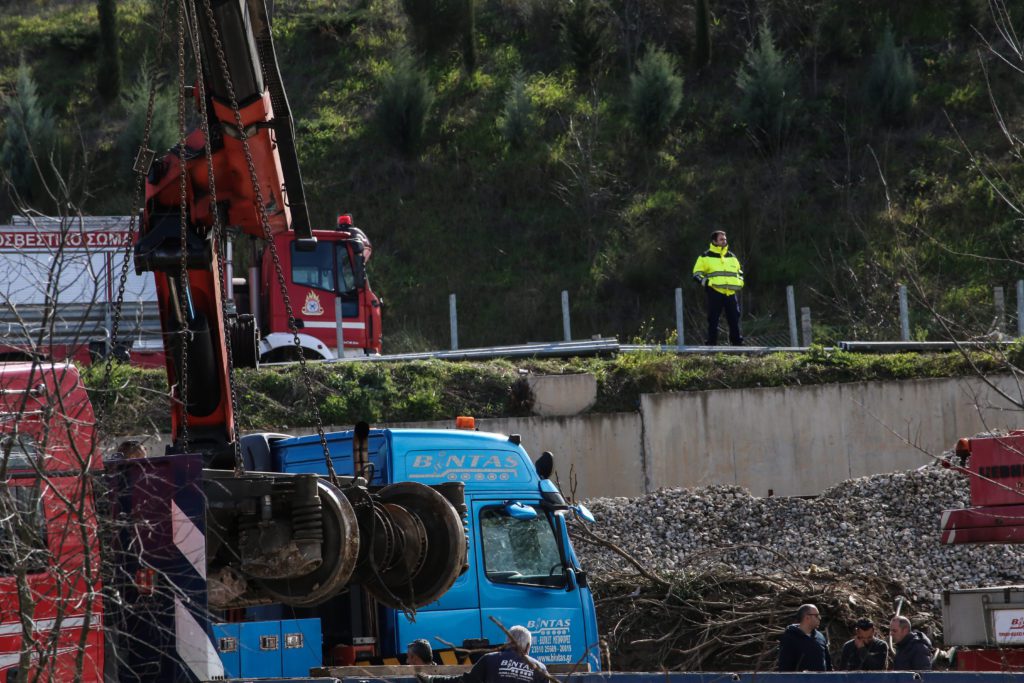 Τέμπη: Εν αναμονή της απόφασης για τους όρους κράτησης του επιθεωρητή του ΟΣΕ