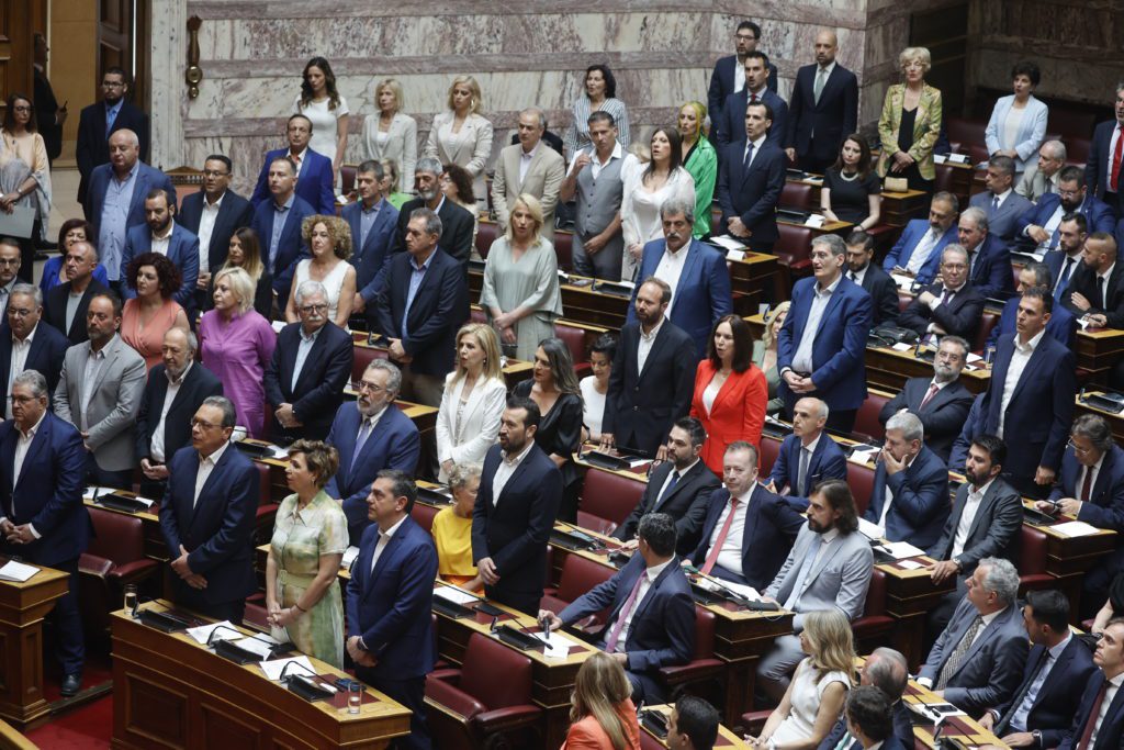 Βουλή: Επιστολή Φάμελλου στον Τασούλα για να φύγουν οι Σπαρτιάτες πίσω από τα έδρανα του ΣΥΡΙΖΑ