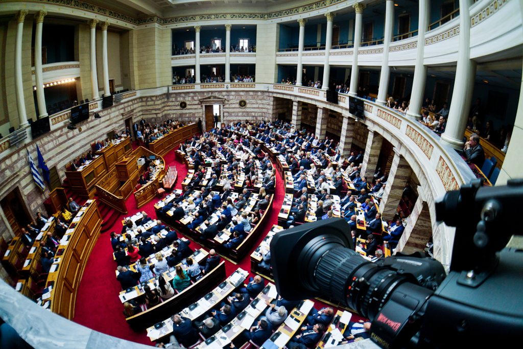 Κοινοβουλευτικό τσίρκο: Κυβίστηση από ΝΔ – Δεν ψηφίζει αντιπρόεδρο της Βουλής από τη «Νίκη»