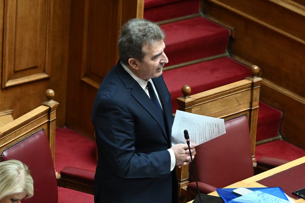 Βουλή: Με 20 άμεσες προσλήψεις ο Χρυσοχοΐδης θα «εκσυγχρονίσει» το ΕΚΑΒ
