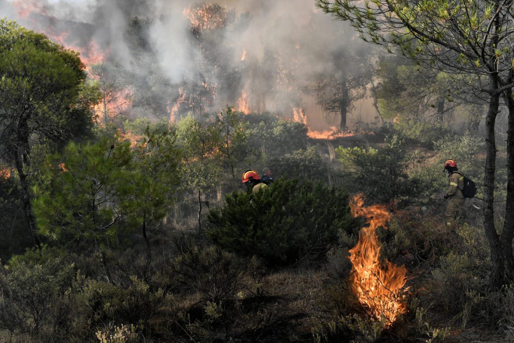 Φωτιές: 71 μέτωπα σε 12 ώρες σε όλη τη χώρα – Οι άνεμοι αναστατώνουν το ανέτοιμο υπουργείο Κλιματικής Κρίσης