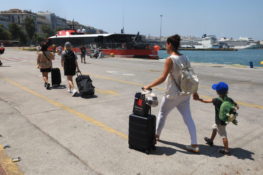 Ακτοπλοϊκά εισιτήρια: Εκπτώσεις με όρους αντί για οριζόντιες μειώσεις τιμών
