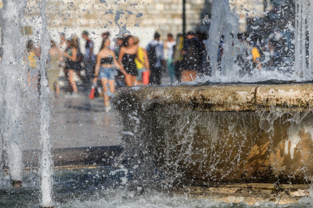 Καύσωνας: 8 εκατομμύρια πληθυσμού θα βιώσουν θερμοκρασίες άνω των 39°C – Έρχεται «καυτό» Σαββατοκύριακο