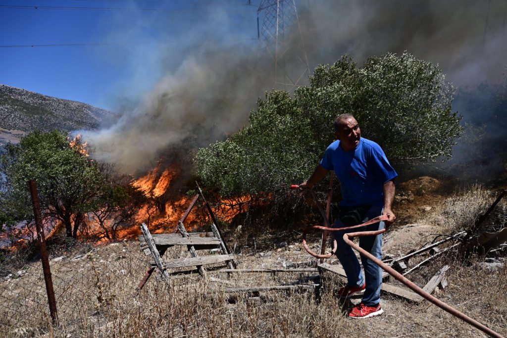 Σοβαρές καταγγελίες για Κουβαρά: Τα εναέρια της Πυροσβεστικής μπορούσαν να πάρουν νερό μόνο από αεροδρόμιο και έφυγαν