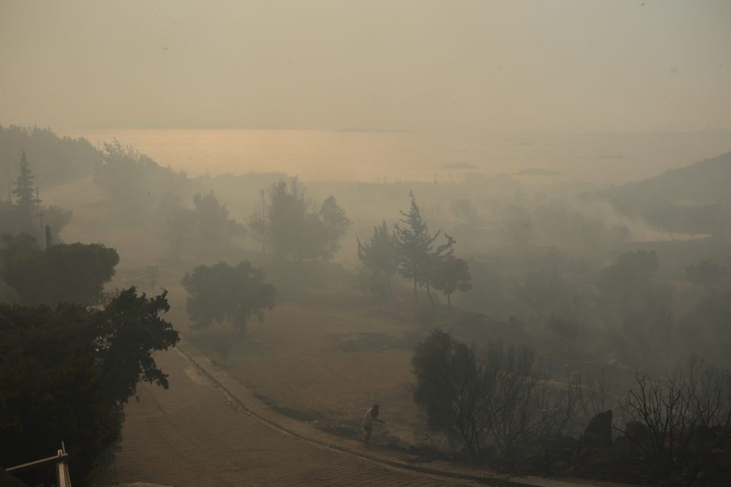 Πυρκαγιά σε Σαρωνίδα – Λαγονήσι: Πώς αποτυπώνεται η φωτιά στο σύστημα πληροφόρησης της ΕΕ