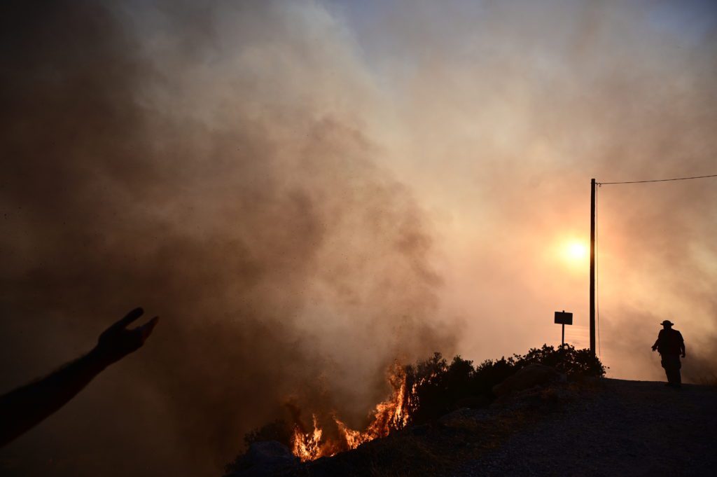 Ποιοι δρόμοι έκλεισαν σε Αττική και Βοιωτία λόγω των πυρκαγιών