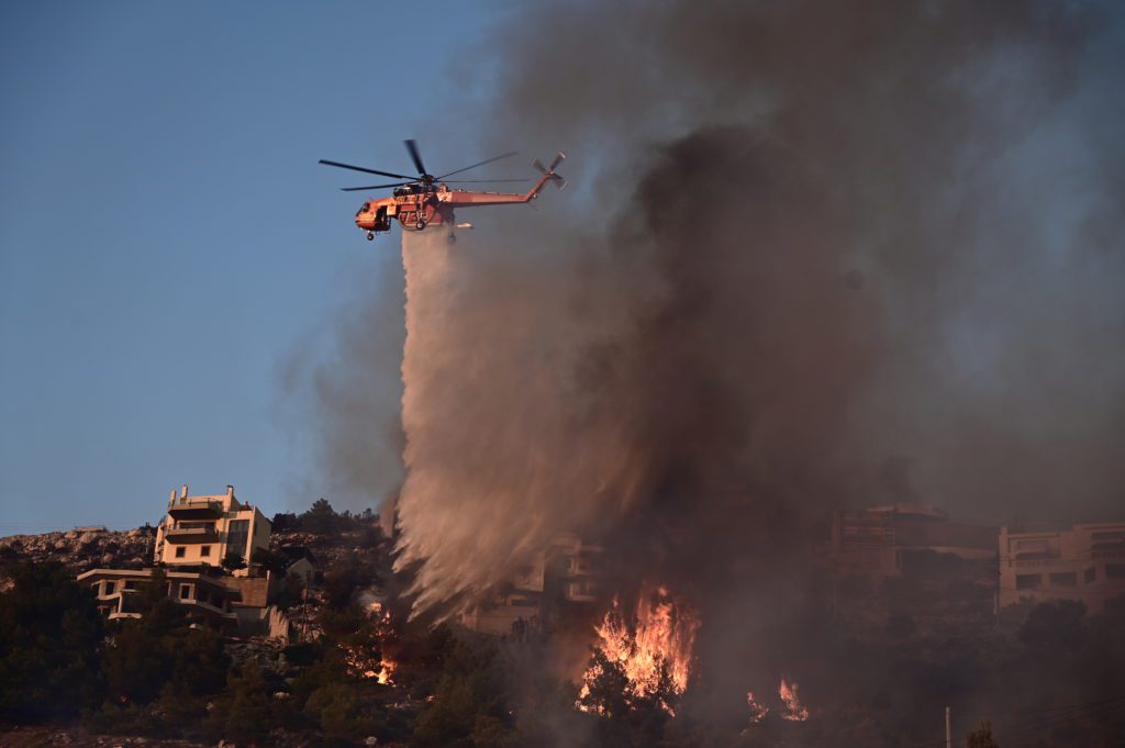 Η νέα ενημέρωση Πυροσβεστικής και Αστυνομίας για τα πύρινα μέτωπα (Video)